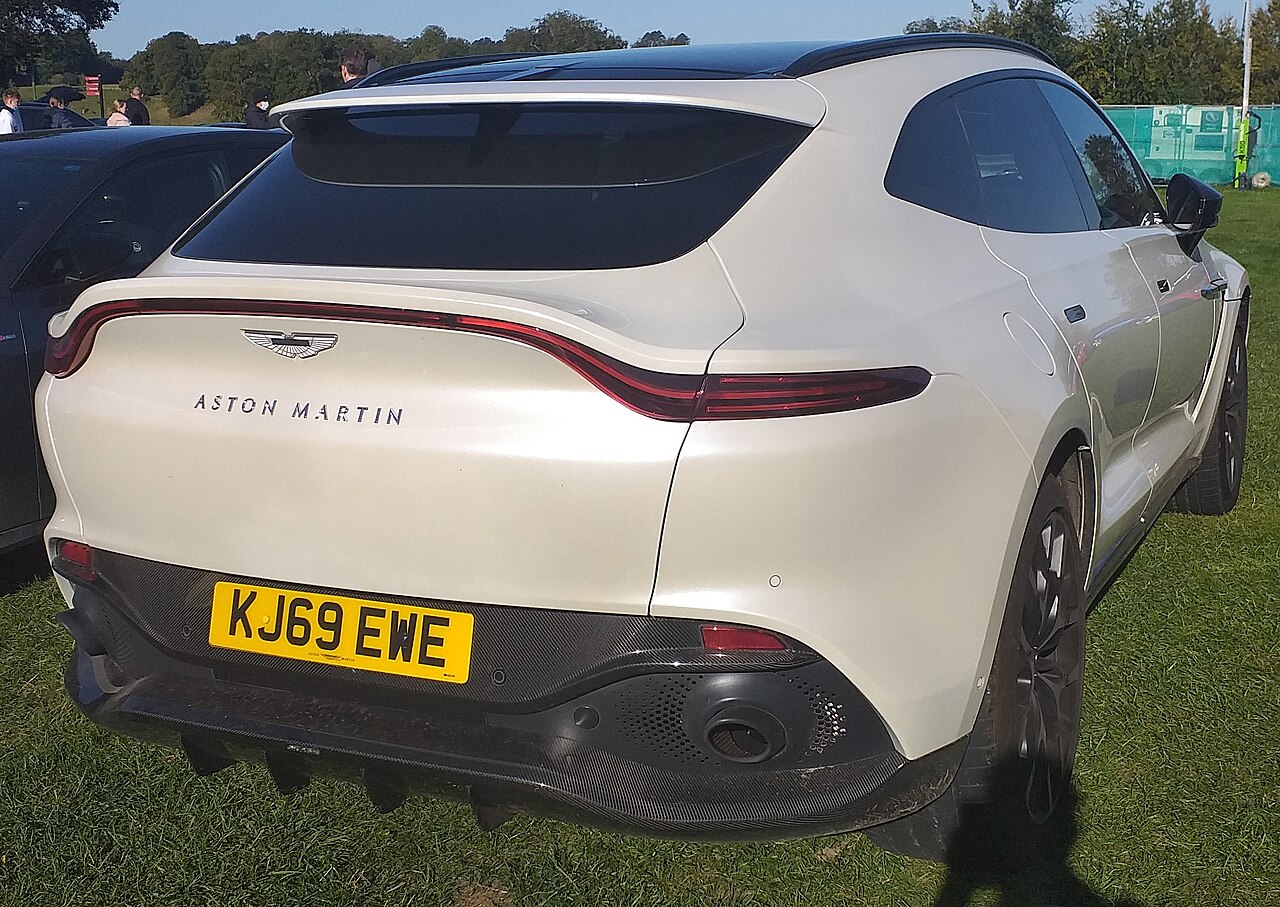 ASTON MARTIN Dbx