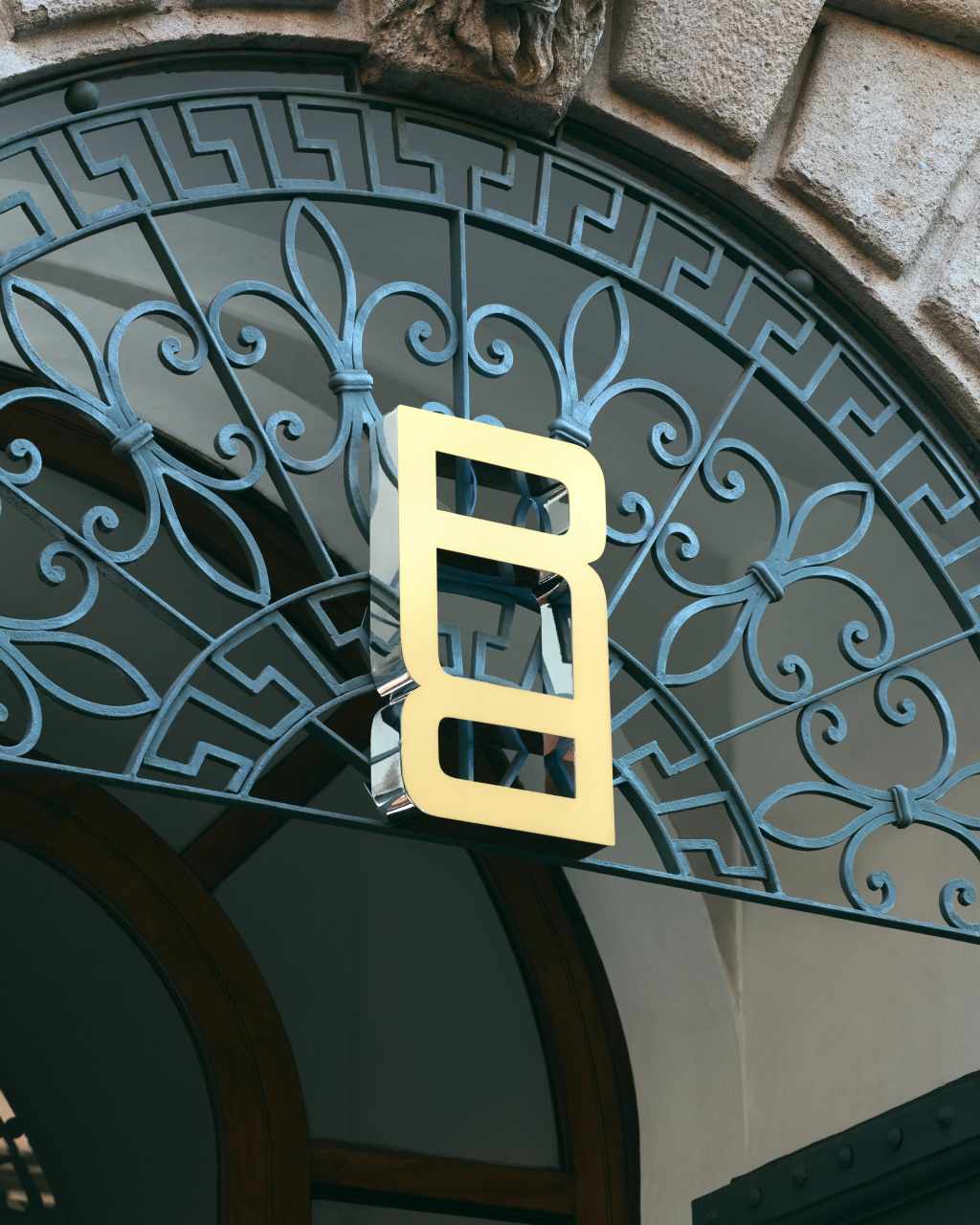 Range-Rover-primeiro-LOGO-EV