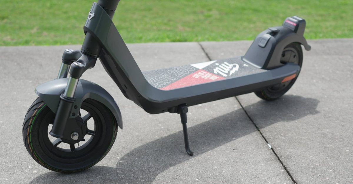 NIU KQi 200F review: An affordable folding electric scooter with a cool trick