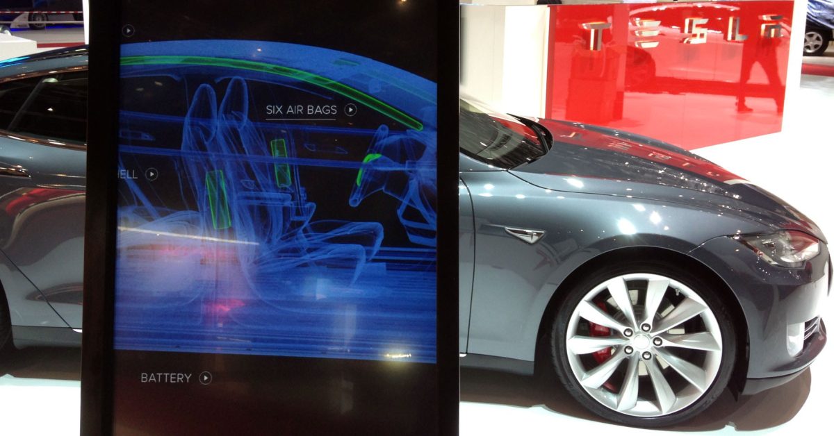 Tesla caps employee AI spending at $200/week except for Grok